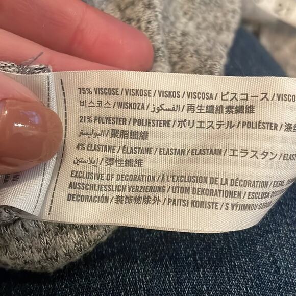 Abercrombie & Fitch Sweater w/ Shoulder Cutout size small cozy soft - Picture 7 of 7